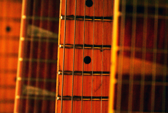 Guitares acoustiques, électriques et basses
